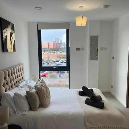 Superb New Build Centre Flat And Gym * York