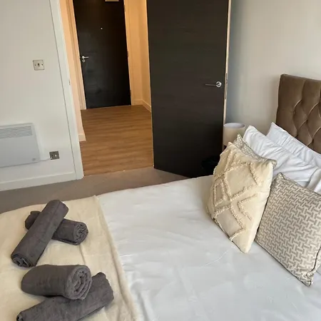 Superb New Build Centre Flat And Gym *