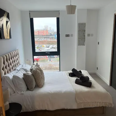 Superb Modern Flat With Free Parking, Gym And Minster Views דירה