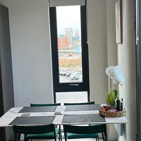 Superb Modern Flat With Free Parking, Gym And Minster Views דירה יורק