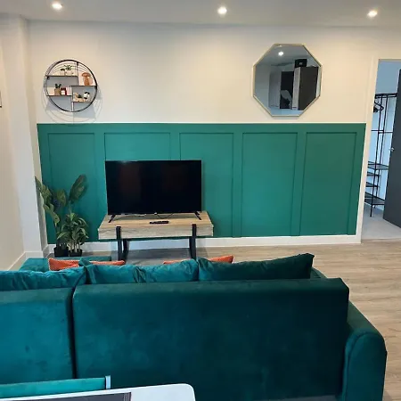 Superb Modern Flat With Free Parking, Gym And Minster Views דירה *