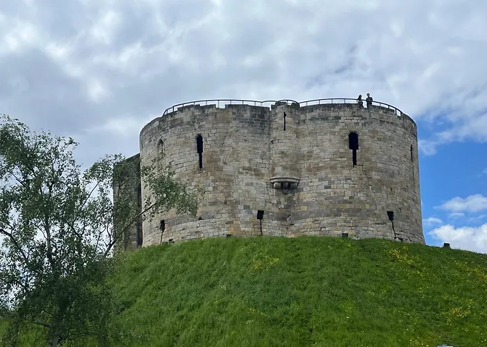 Superb New Build Centre Flat And Gym