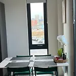 Superb New Build Centre Flat And Gym